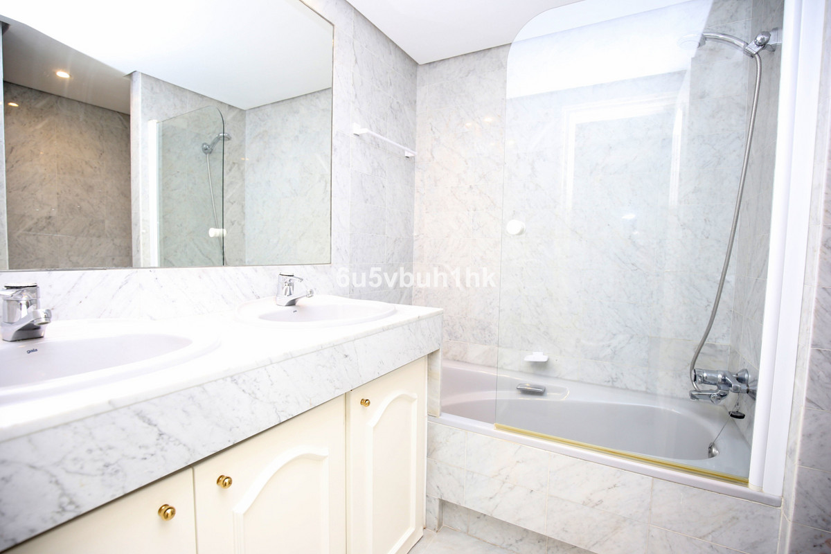 4 Bed Apartment for sale in New Golden Mile Costa Del Sol, Málaga, Spain
