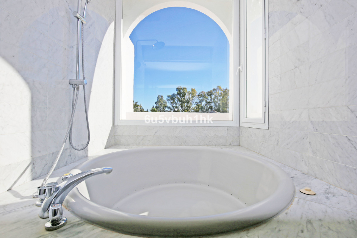 4 Bed Apartment for sale in New Golden Mile Costa Del Sol, Málaga, Spain