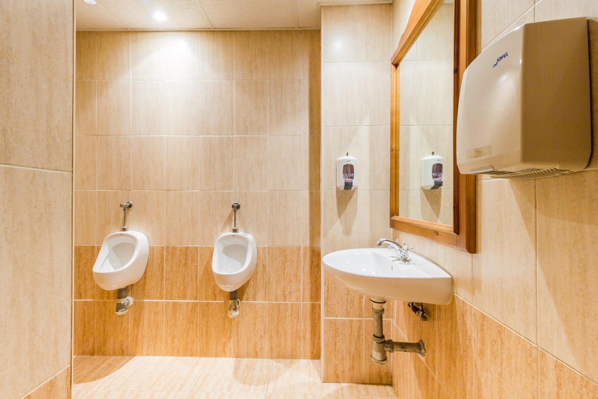 Se vende Local comercial de 1 dormitorios en Costa Del Sol, Málaga, España