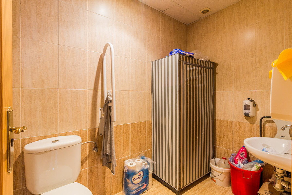 Se vende Local comercial de 1 dormitorios en Costa Del Sol, Málaga, España
