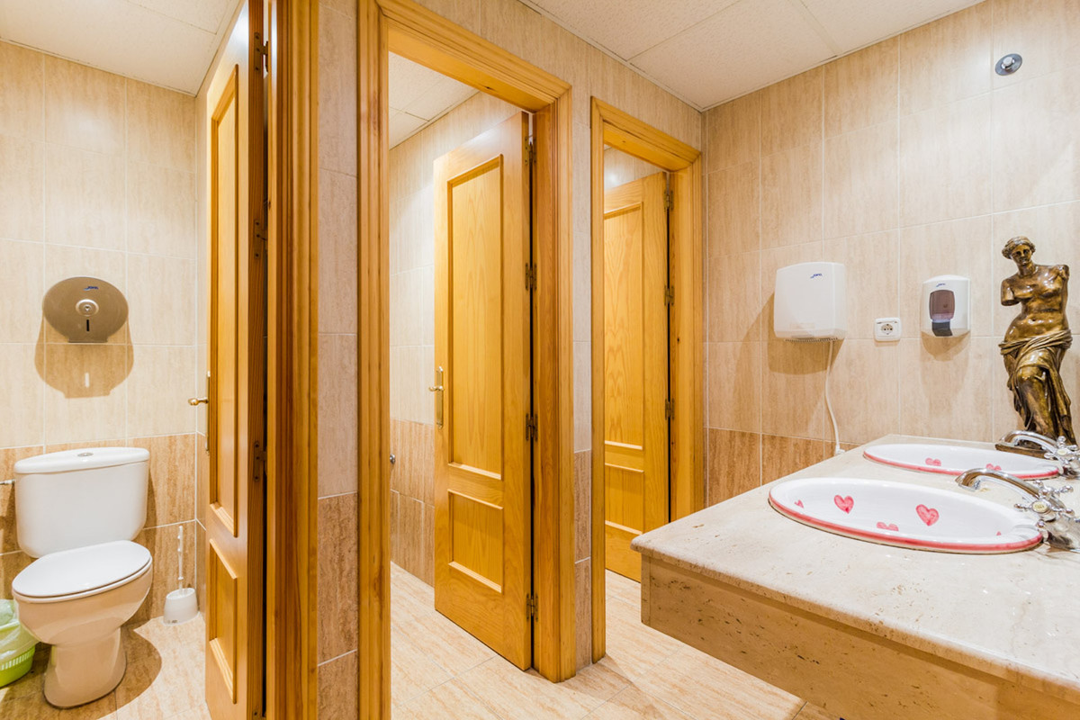 Se vende Local comercial de 1 dormitorios en Costa Del Sol, Málaga, España