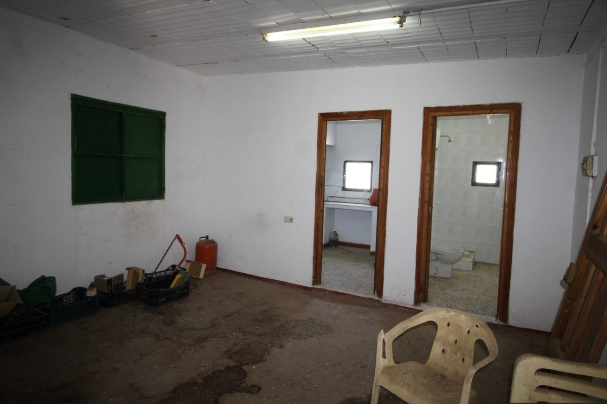 Se vende Finca - Cortijo de 3 dormitorios en Costa Del Sol East, Málaga, España