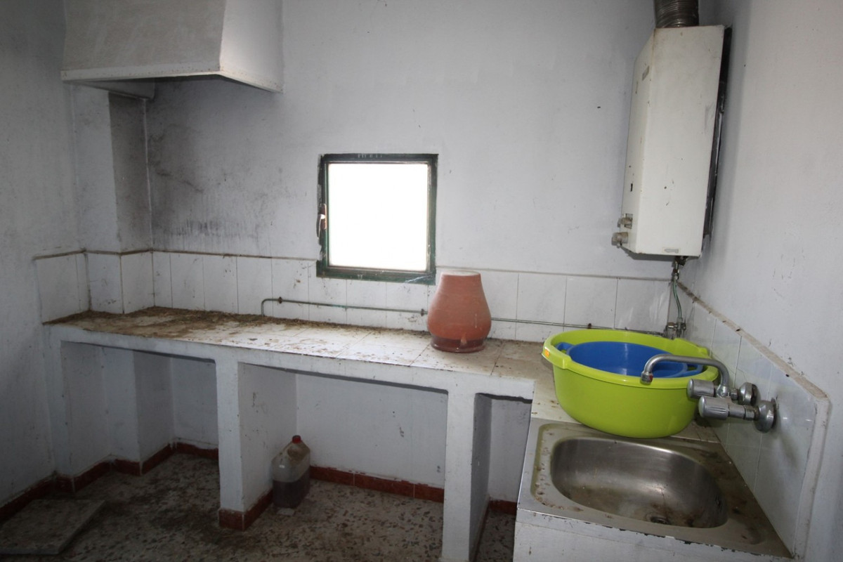 Se vende Finca - Cortijo de 3 dormitorios en Costa Del Sol East, Málaga, España