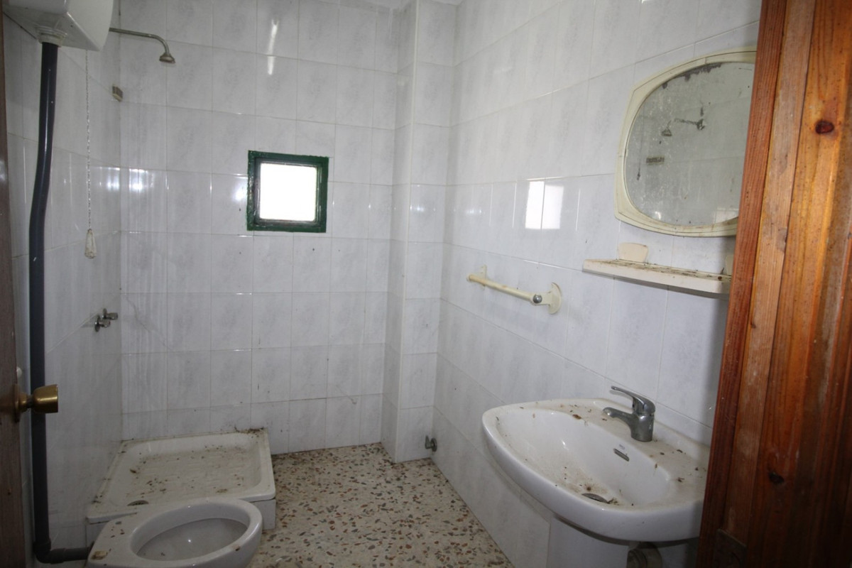 Se vende Finca - Cortijo de 3 dormitorios en Costa Del Sol East, Málaga, España