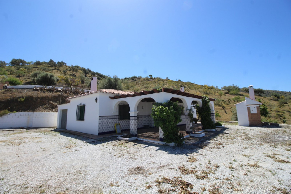 Se vende Finca - Cortijo de 3 dormitorios en Costa Del Sol East, Málaga, España