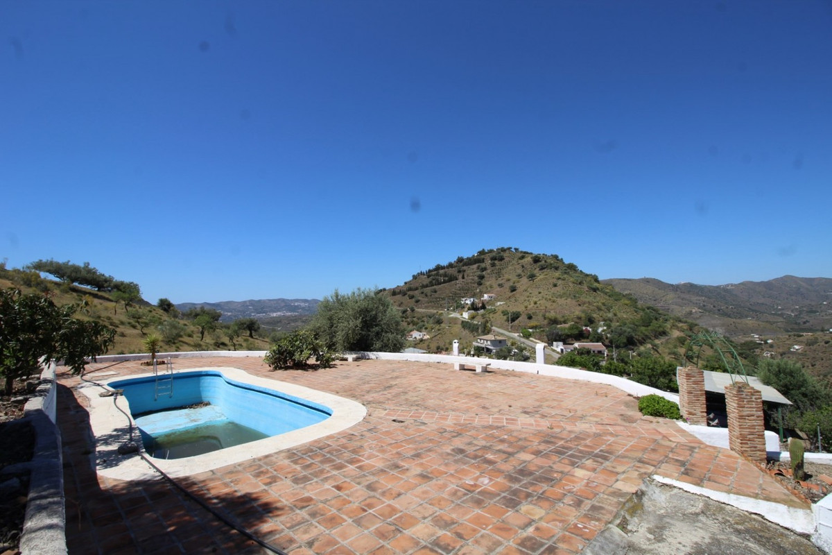 Se vende Finca - Cortijo de 3 dormitorios en Costa Del Sol East, Málaga, España