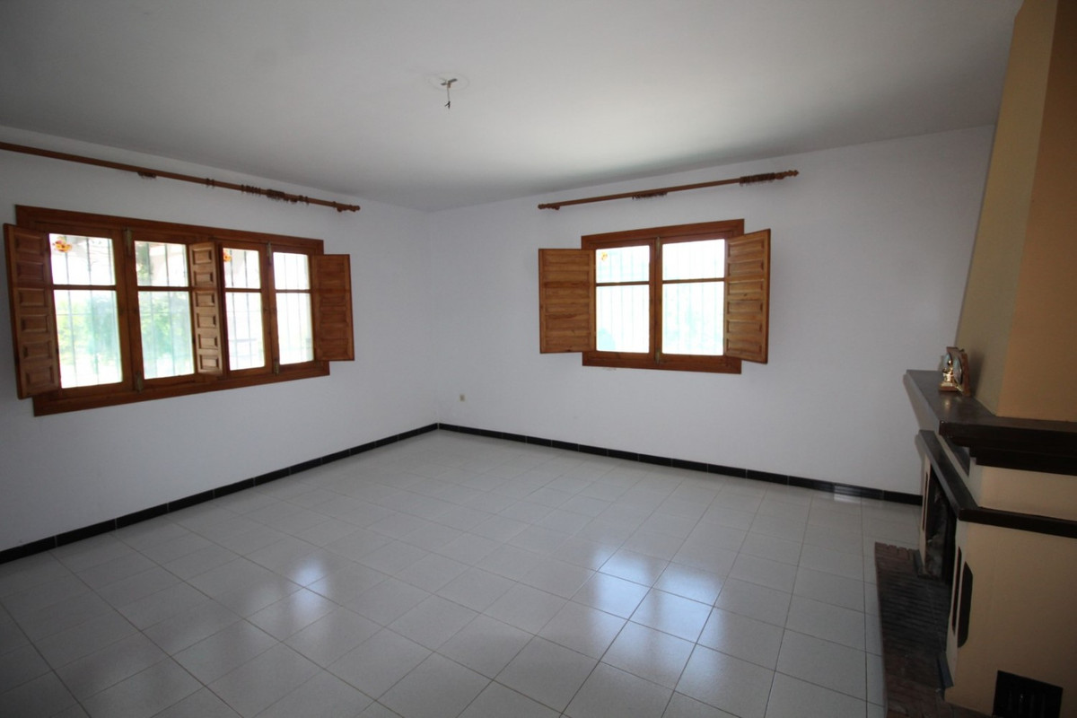 Se vende Finca - Cortijo de 3 dormitorios en Costa Del Sol East, Málaga, España