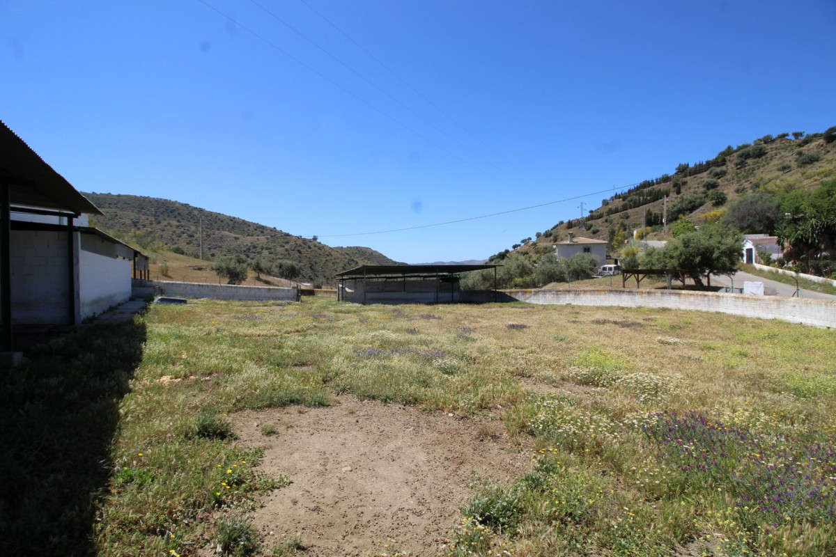 Se vende Finca - Cortijo de 3 dormitorios en Costa Del Sol East, Málaga, España