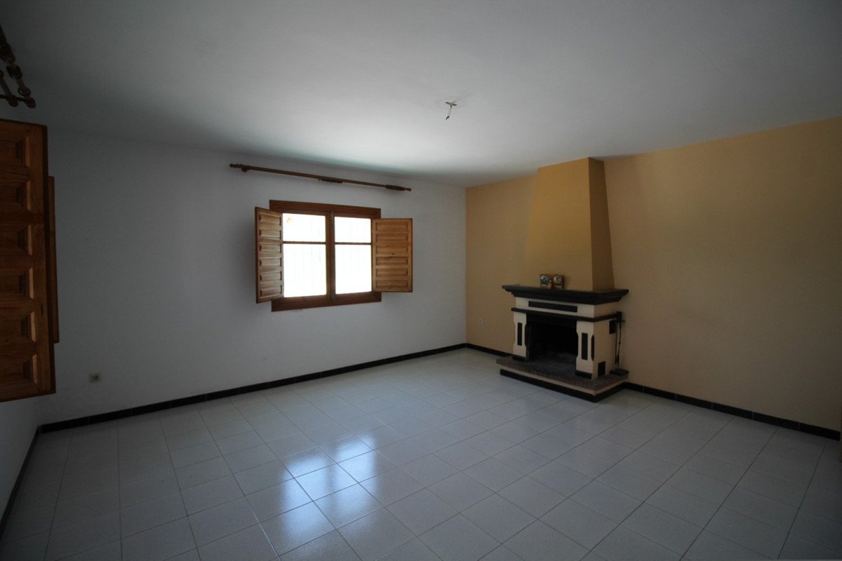 Se vende Finca - Cortijo de 3 dormitorios en Costa Del Sol East, Málaga, España