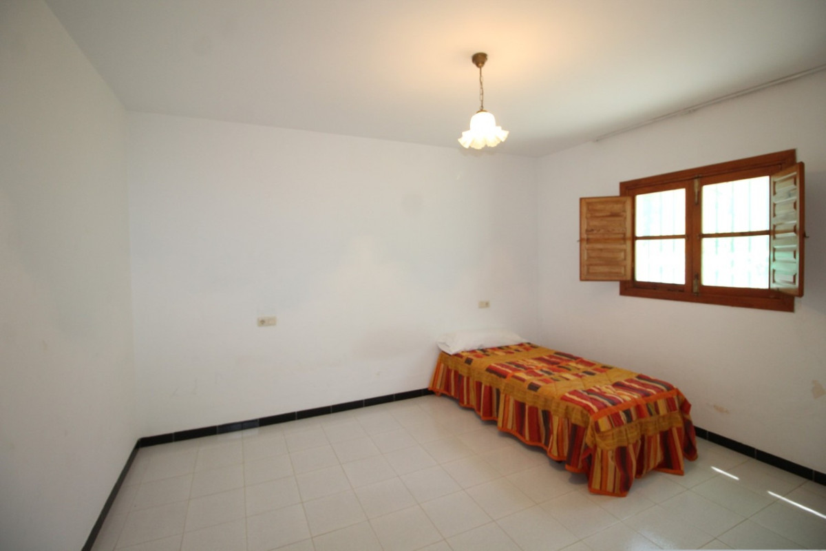 Se vende Finca - Cortijo de 3 dormitorios en Costa Del Sol East, Málaga, España