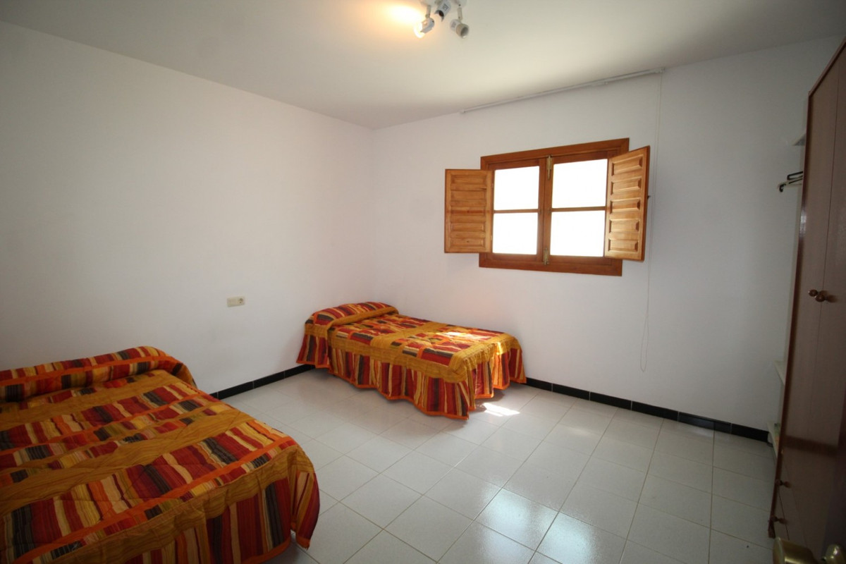 Se vende Finca - Cortijo de 3 dormitorios en Costa Del Sol East, Málaga, España