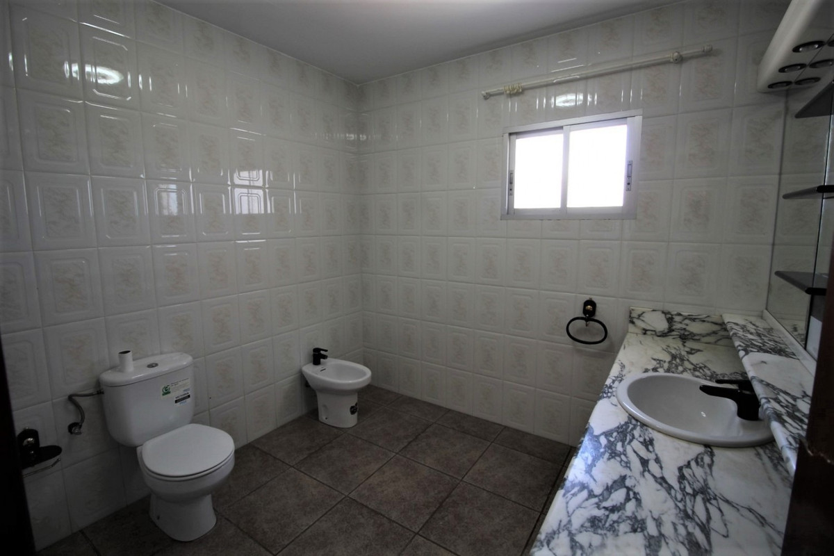 Se vende Finca - Cortijo de 3 dormitorios en Costa Del Sol East, Málaga, España