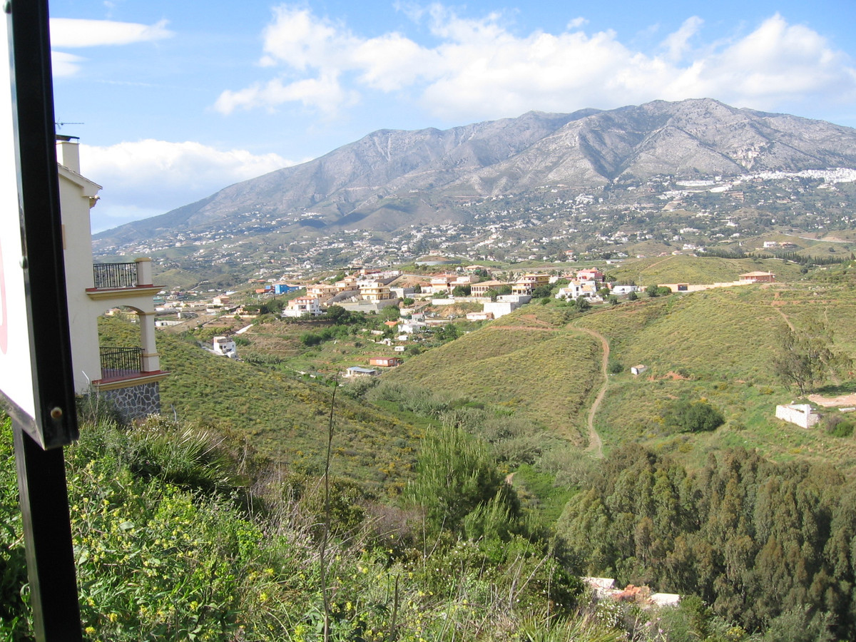 Plots for sale in Sierrezuela Costa Del Sol, Málaga, Spain