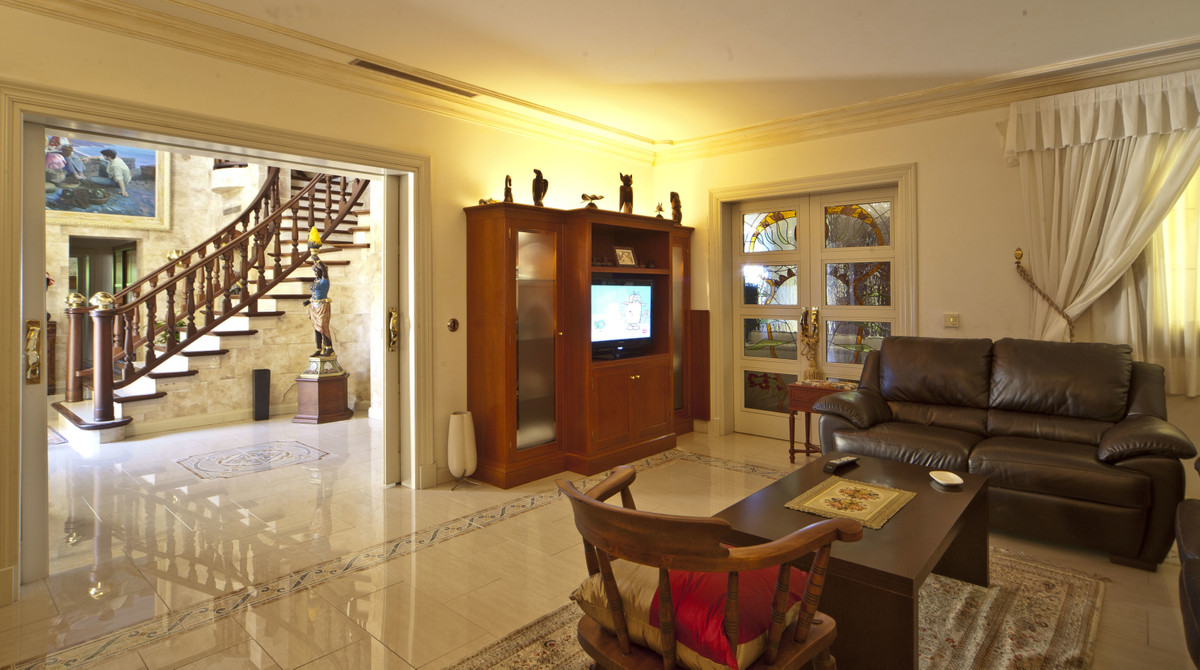 7 Bed Townhouse for sale in Puerto Banús Costa Del Sol, Málaga, Spain