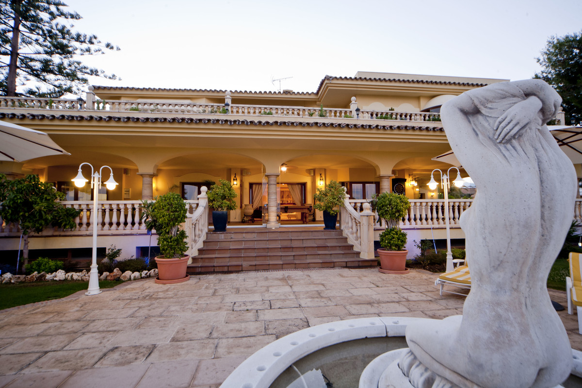 7 Bed Townhouse for sale in Puerto Banús Costa Del Sol, Málaga, Spain