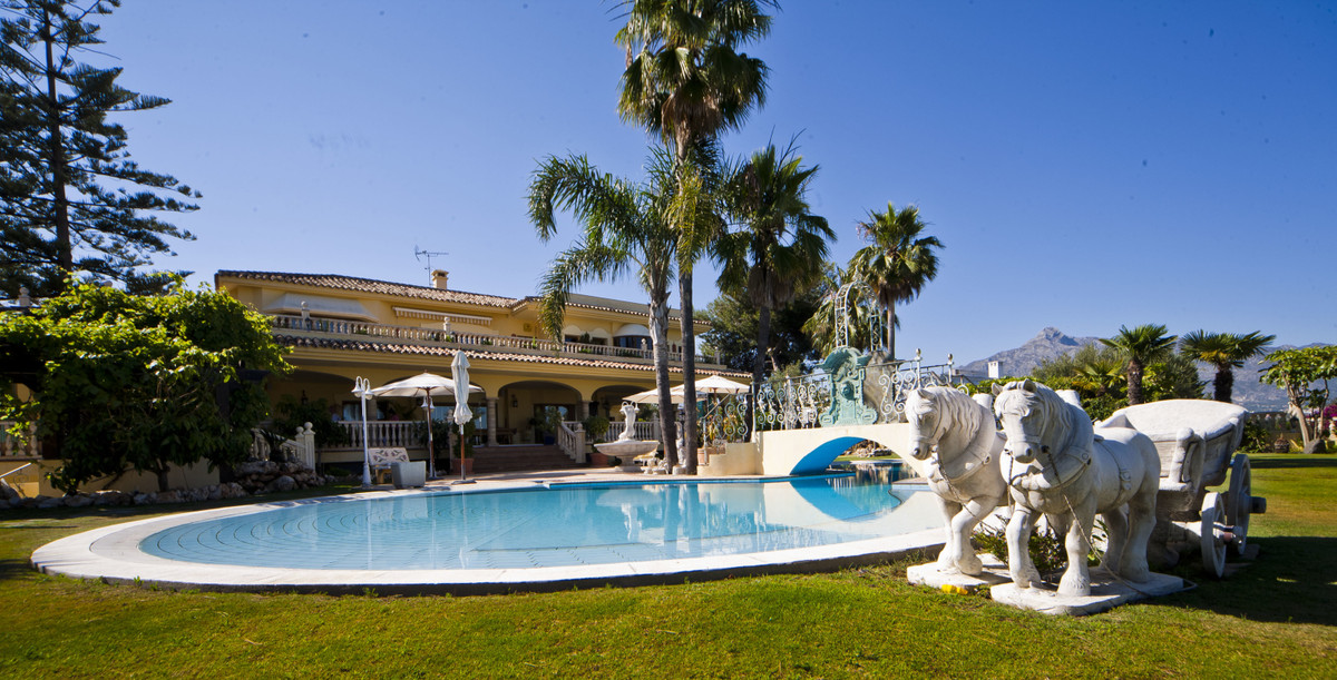 7 Bed Townhouse for sale in Puerto Banús Costa Del Sol, Málaga, Spain