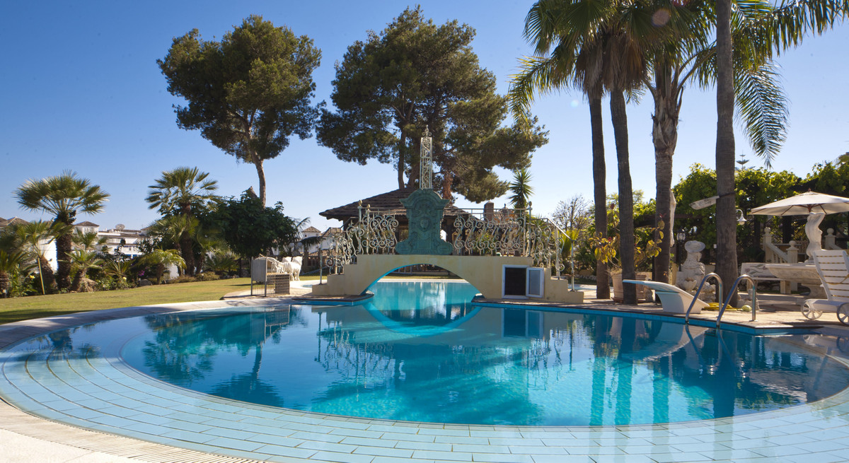 7 Bed Townhouse for sale in Puerto Banús Costa Del Sol, Málaga, Spain