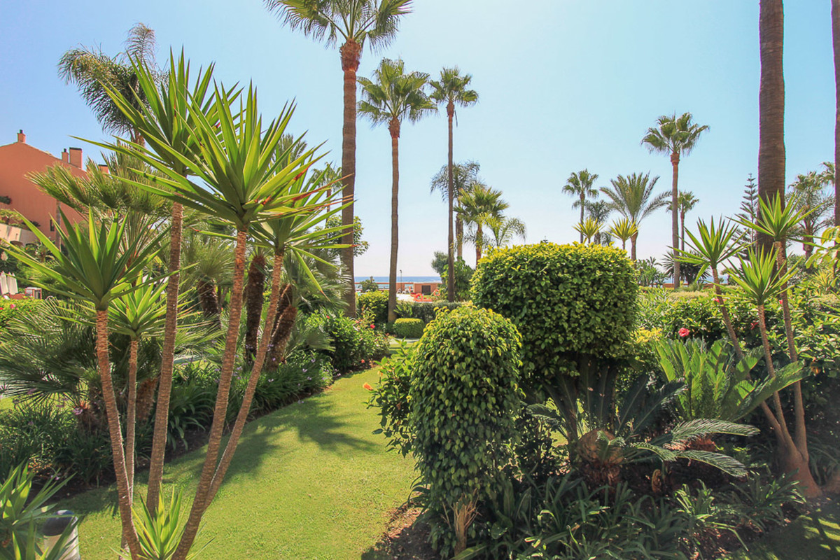 2 Bed Apartment for sale in Puerto Banús Costa Del Sol, Málaga, Spain
