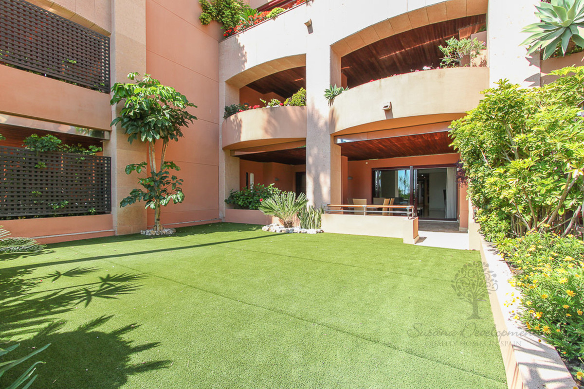 2 Bed Apartment for sale in Puerto Banús Costa Del Sol, Málaga, Spain
