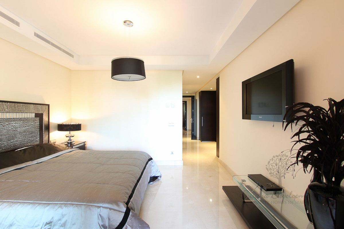 2 Bed Apartment for sale in Puerto Banús Costa Del Sol, Málaga, Spain