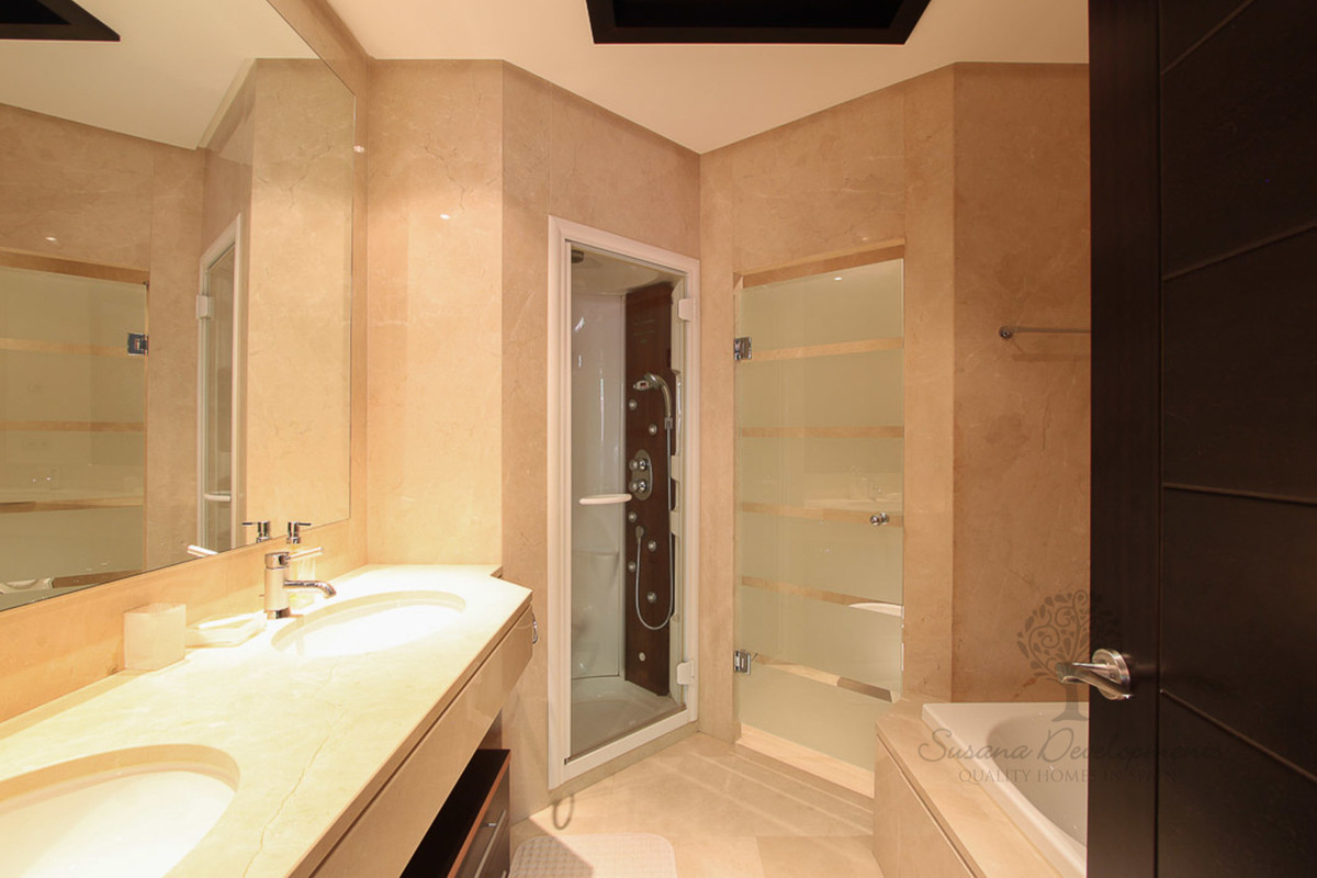 2 Bed Apartment for sale in Puerto Banús Costa Del Sol, Málaga, Spain