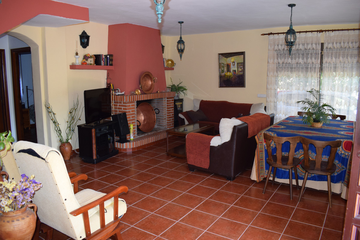 4 Bed Townhouse for sale in Vélezmálaga Costa Del Sol East, Málaga, Spain
