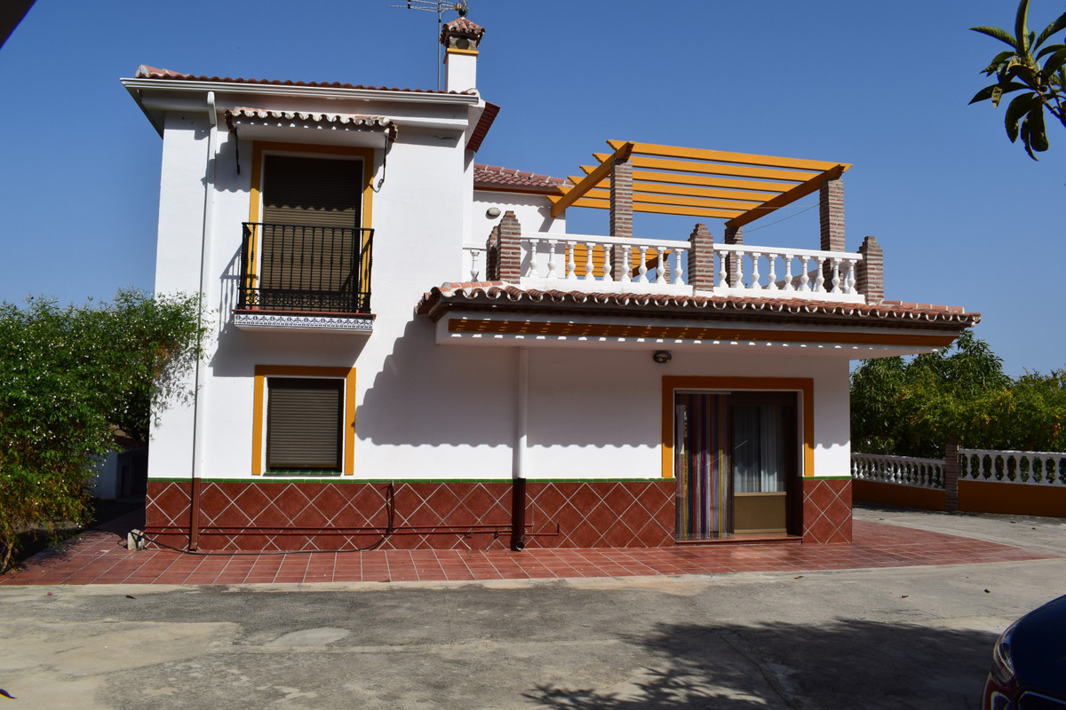 4 Bed Townhouse for sale in Vélezmálaga Costa Del Sol East, Málaga, Spain
