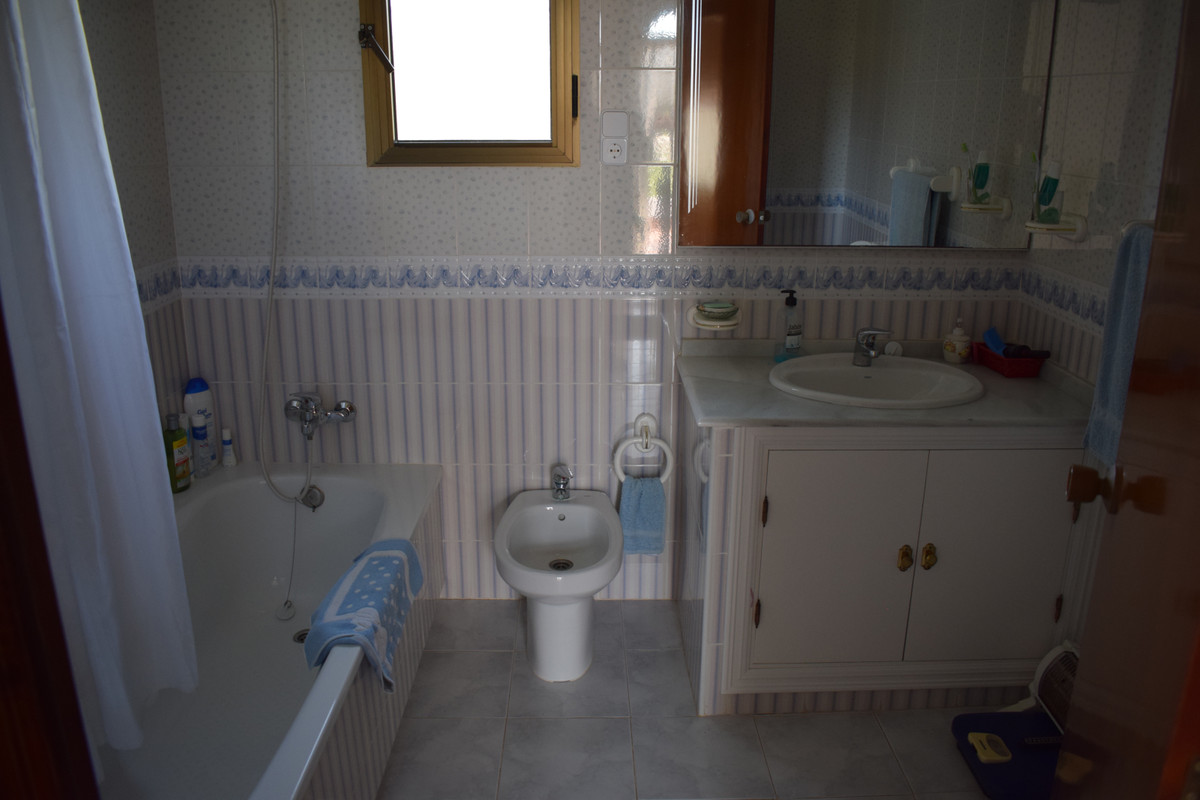 4 Bed Townhouse for sale in Vélezmálaga Costa Del Sol East, Málaga, Spain