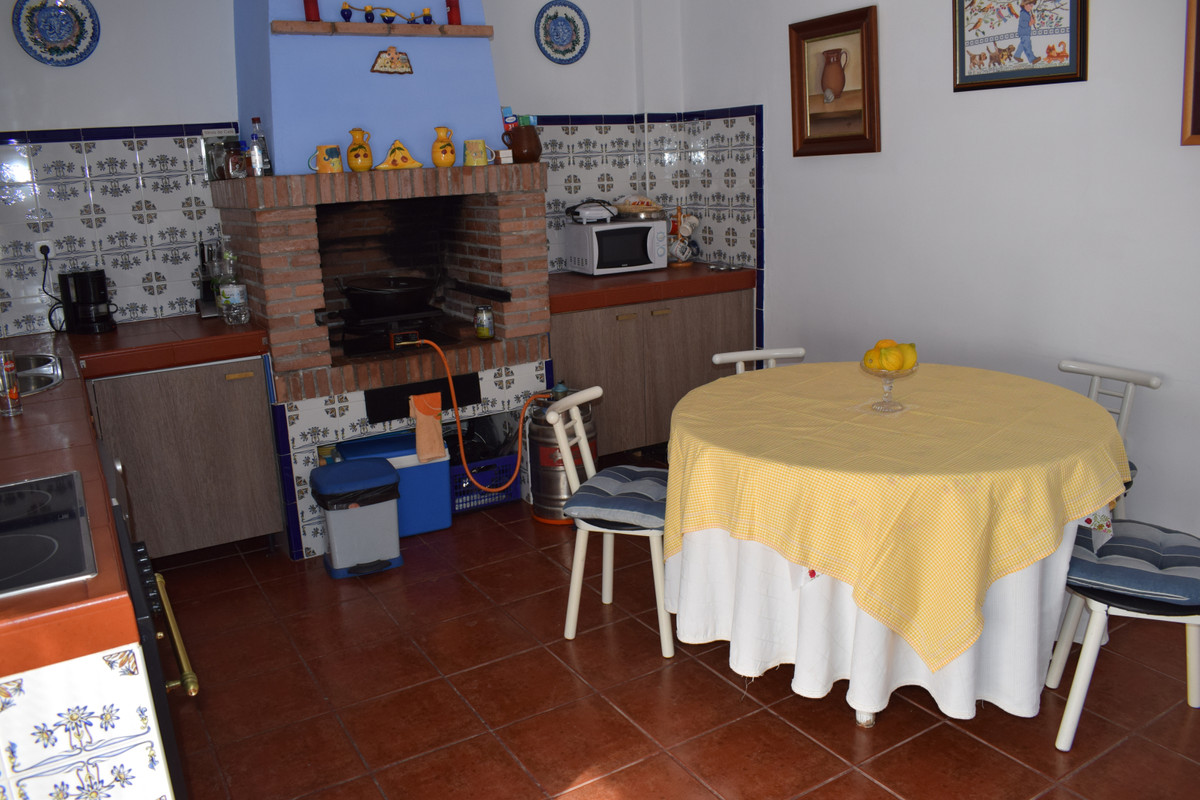 4 Bed Townhouse for sale in Vélezmálaga Costa Del Sol East, Málaga, Spain