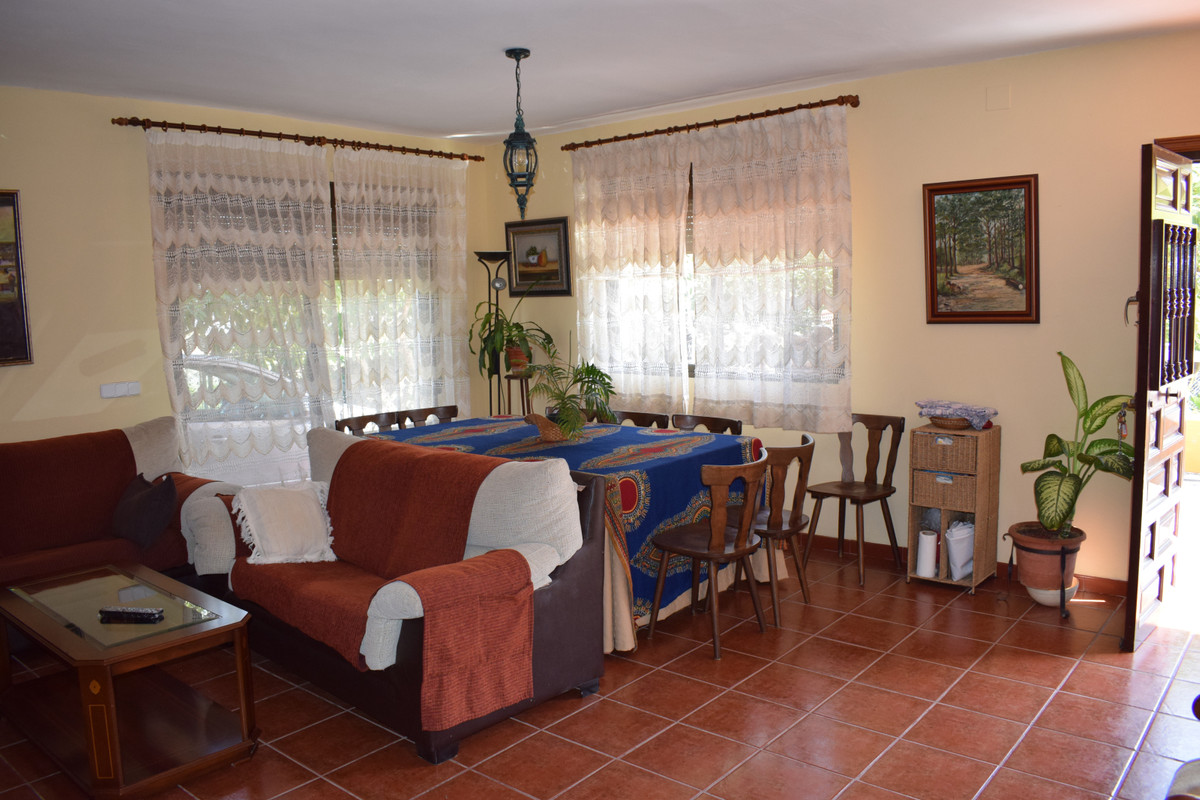 4 Bed Townhouse for sale in Vélezmálaga Costa Del Sol East, Málaga, Spain