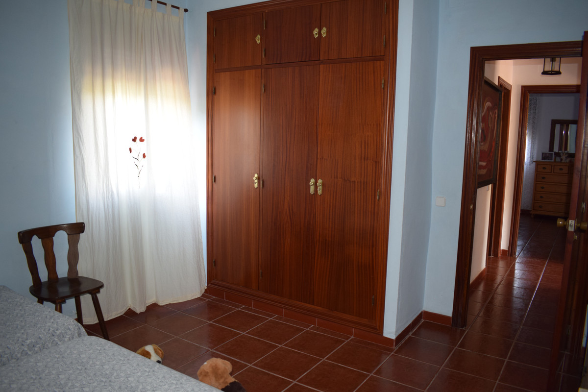 4 Bed Townhouse for sale in Vélezmálaga Costa Del Sol East, Málaga, Spain