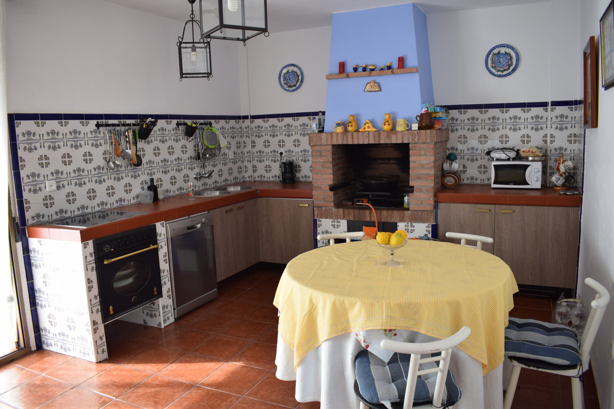 4 Bed Townhouse for sale in Vélezmálaga Costa Del Sol East, Málaga, Spain