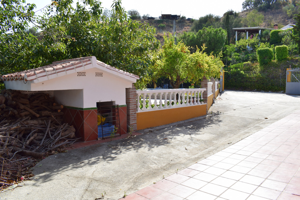 4 Bed Townhouse for sale in Vélezmálaga Costa Del Sol East, Málaga, Spain