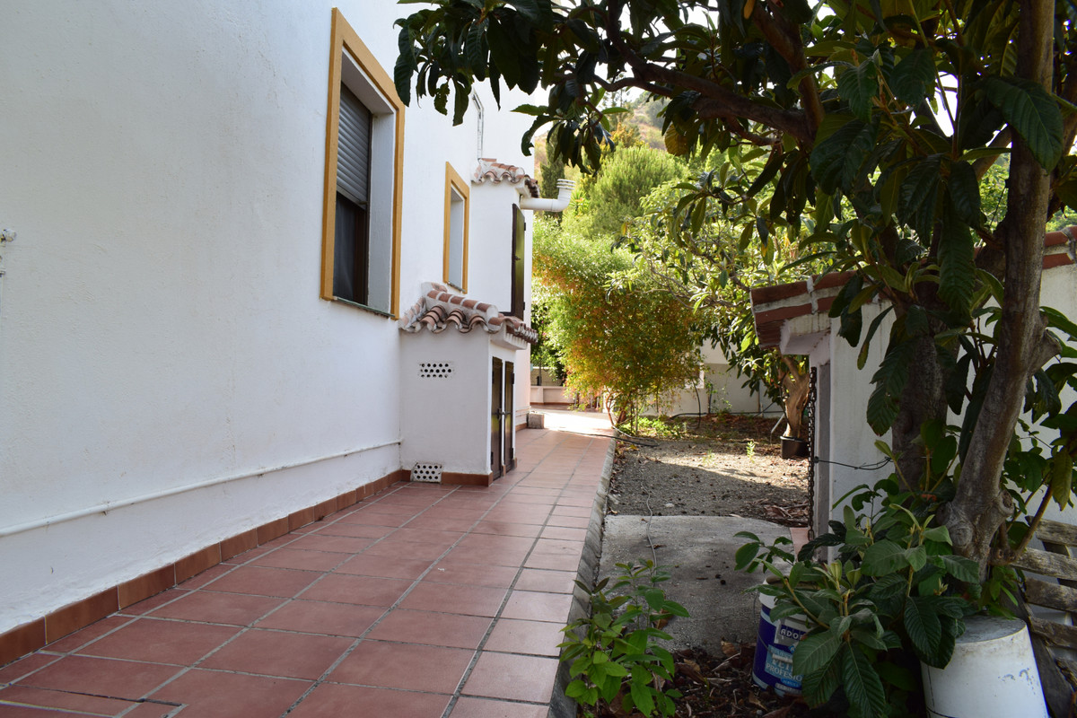 4 Bed Townhouse for sale in Vélezmálaga Costa Del Sol East, Málaga, Spain