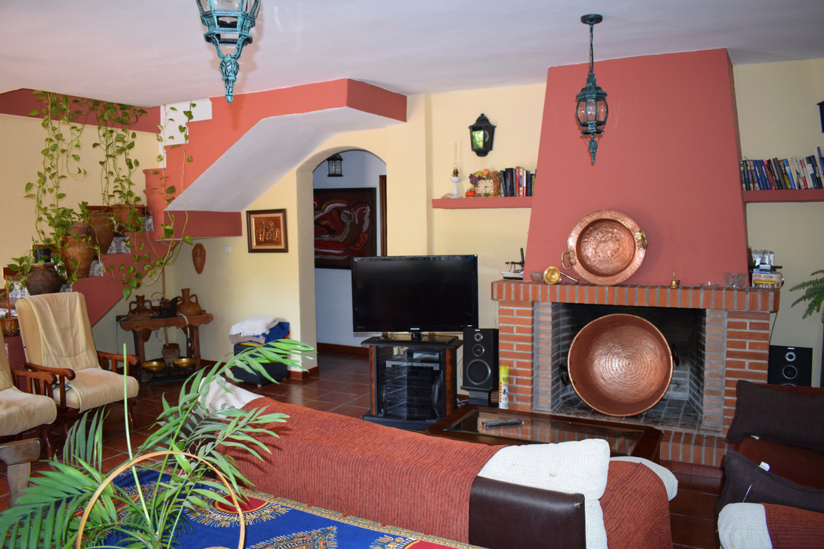 4 Bed Townhouse for sale in Vélezmálaga Costa Del Sol East, Málaga, Spain