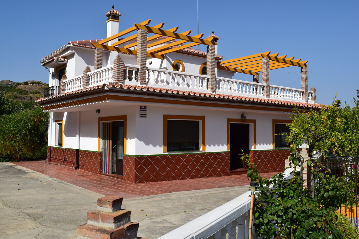 4 Bed Townhouse for sale in Vélezmálaga Costa Del Sol East, Málaga, Spain