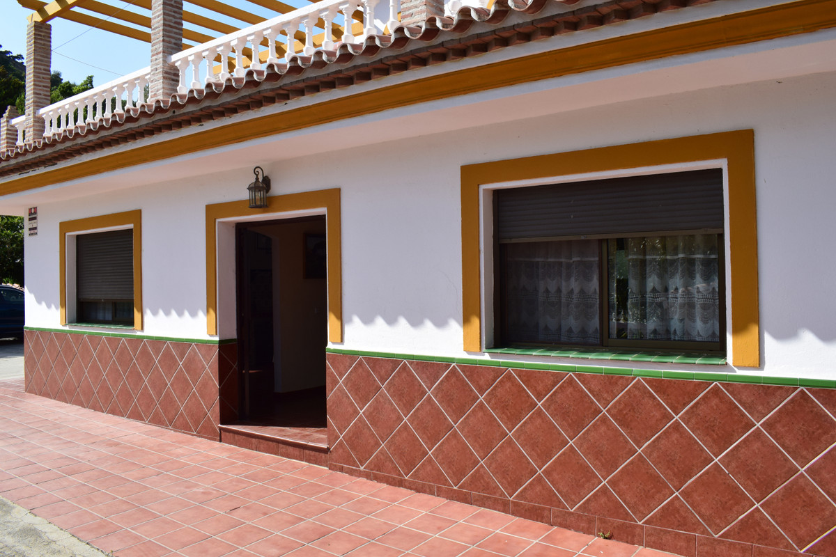 4 Bed Townhouse for sale in Vélezmálaga Costa Del Sol East, Málaga, Spain