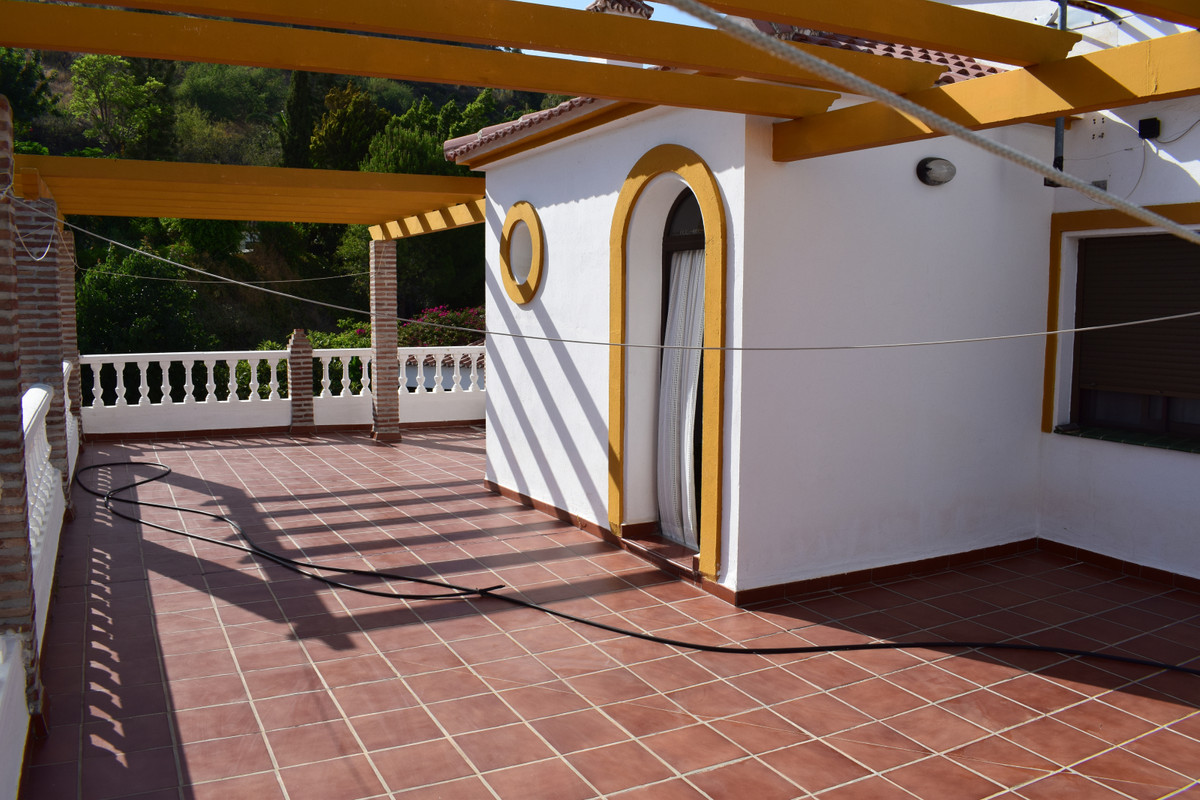 4 Bed Townhouse for sale in Vélezmálaga Costa Del Sol East, Málaga, Spain