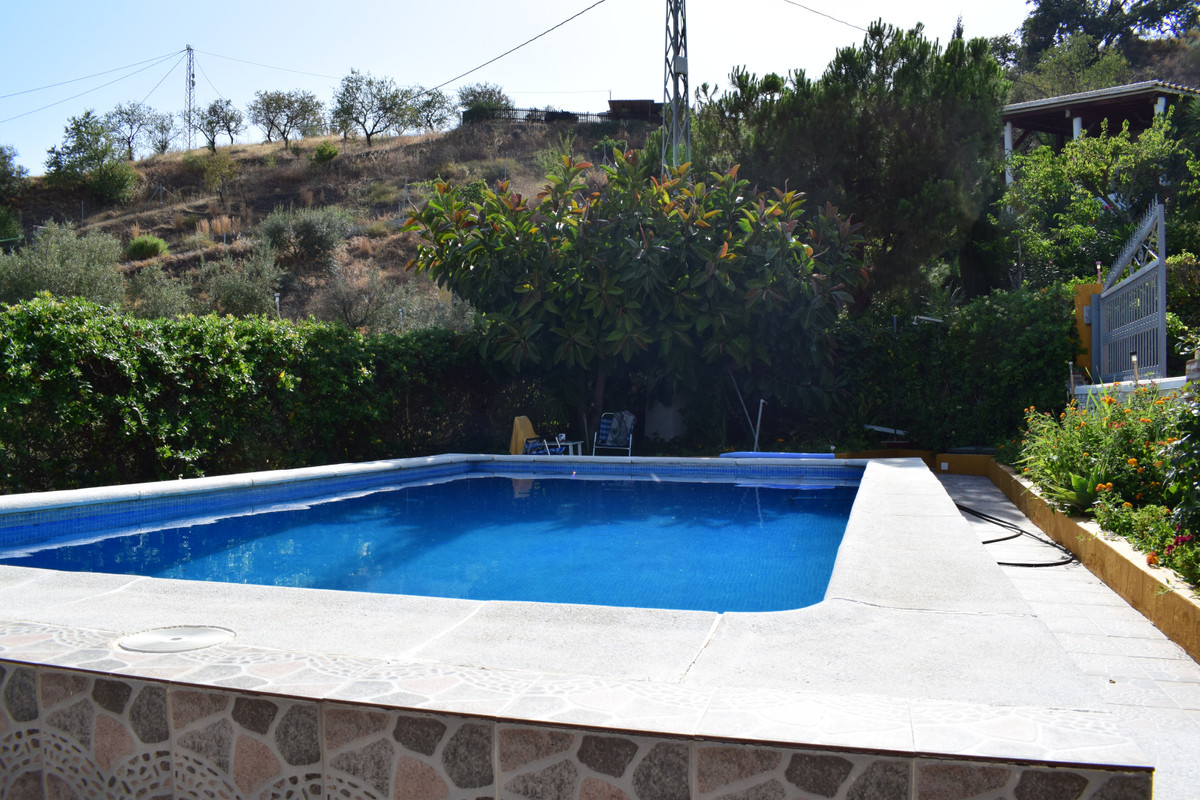 4 Bed Townhouse for sale in Vélezmálaga Costa Del Sol East, Málaga, Spain
