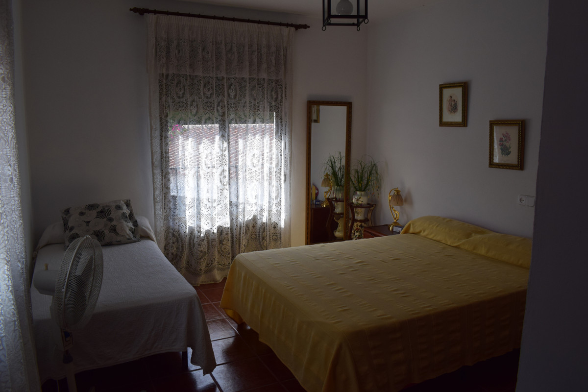 4 Bed Townhouse for sale in Vélezmálaga Costa Del Sol East, Málaga, Spain
