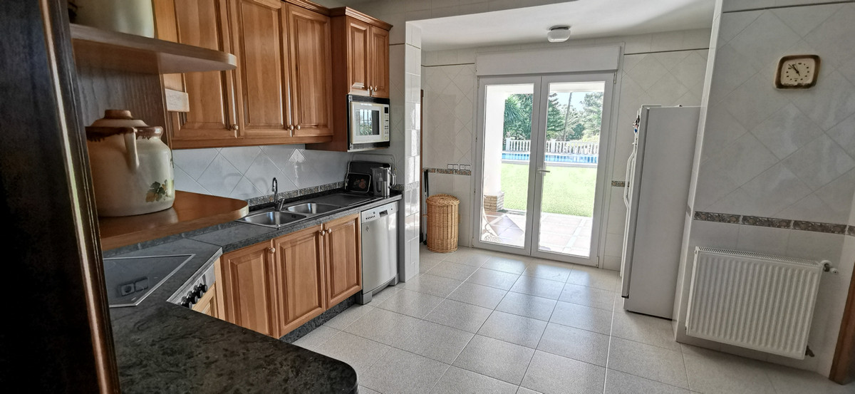 5 Bed Townhouse for sale in Estepona Costa Del Sol, Málaga, Spain