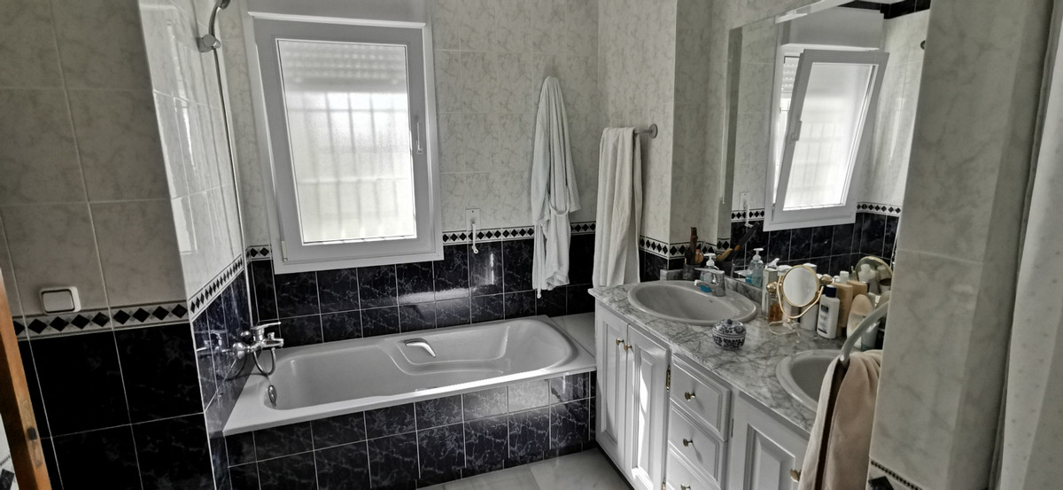 5 Bed Townhouse for sale in Estepona Costa Del Sol, Málaga, Spain