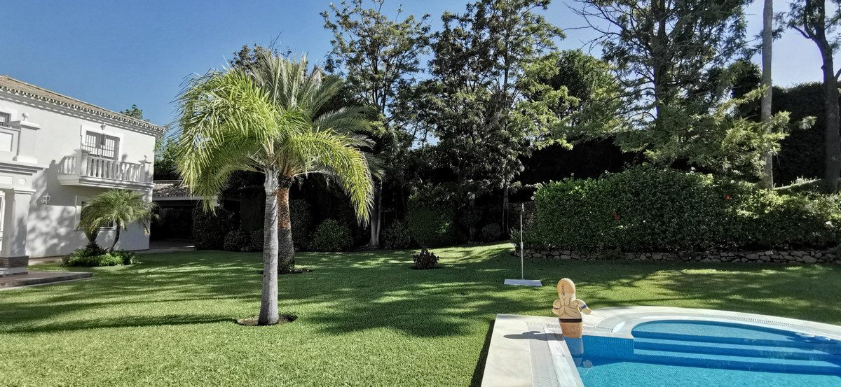 5 Bed Townhouse for sale in Estepona Costa Del Sol, Málaga, Spain