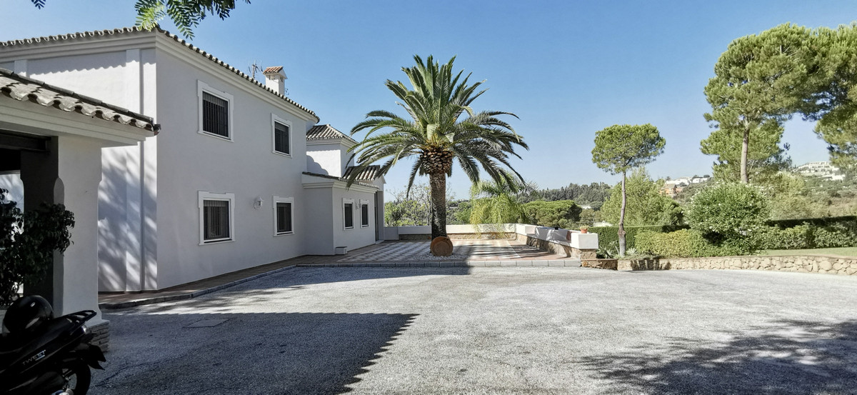 5 Bed Townhouse for sale in Estepona Costa Del Sol, Málaga, Spain