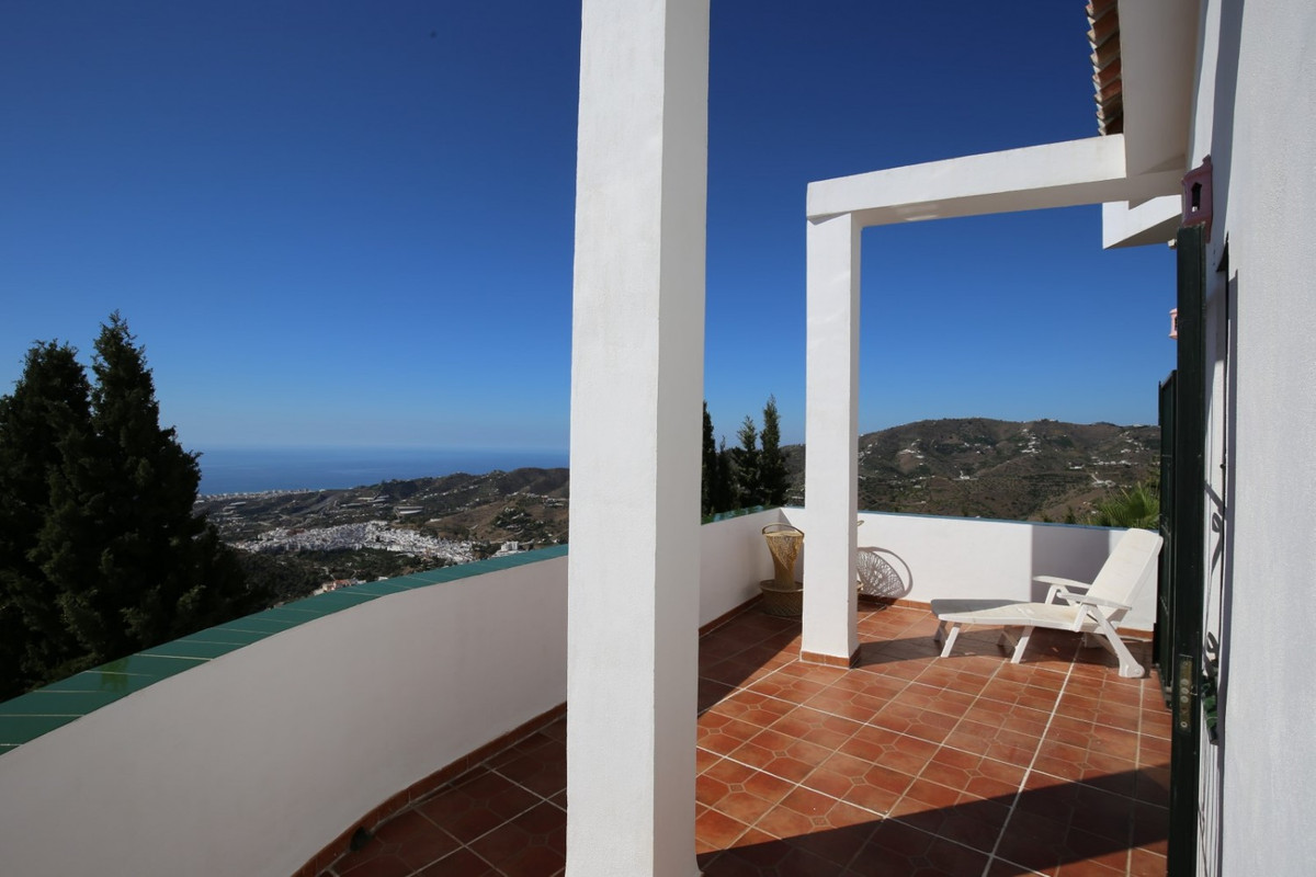 3 Bed Townhouse for sale in Torrox Costa Del Sol East, Málaga, Spain