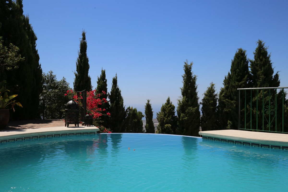 3 Bed Townhouse for sale in Torrox Costa Del Sol East, Málaga, Spain