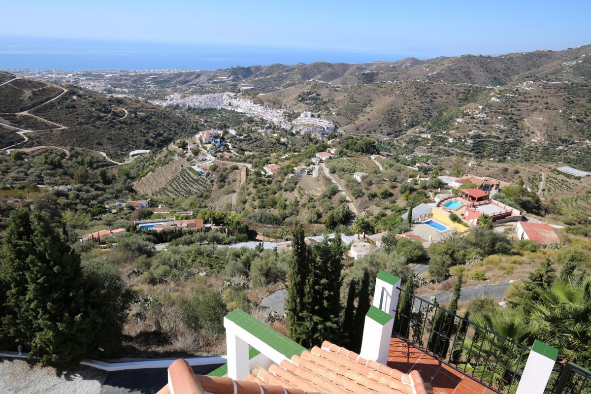 3 Bed Townhouse for sale in Torrox Costa Del Sol East, Málaga, Spain