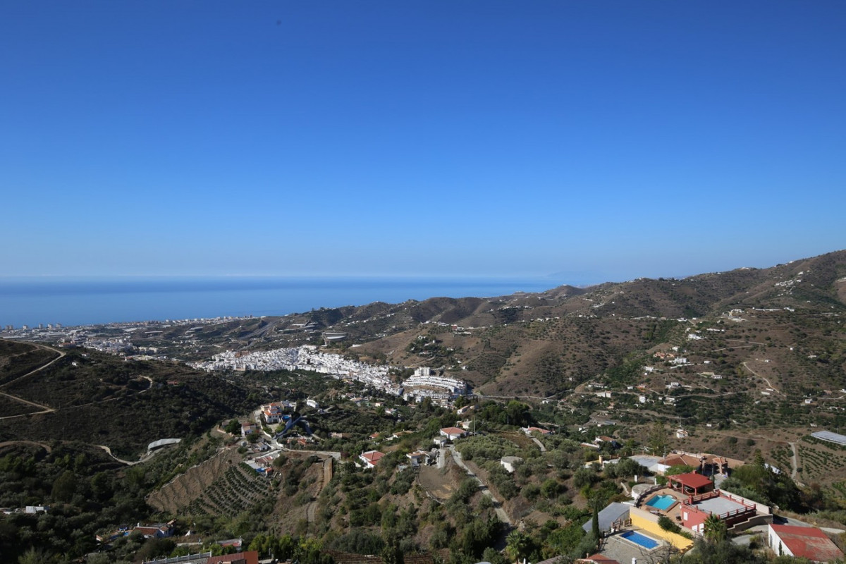 3 Bed Townhouse for sale in Torrox Costa Del Sol East, Málaga, Spain