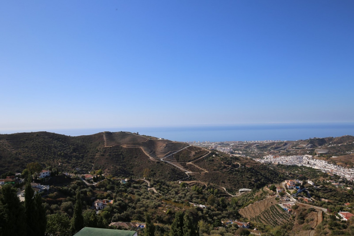 3 Bed Townhouse for sale in Torrox Costa Del Sol East, Málaga, Spain