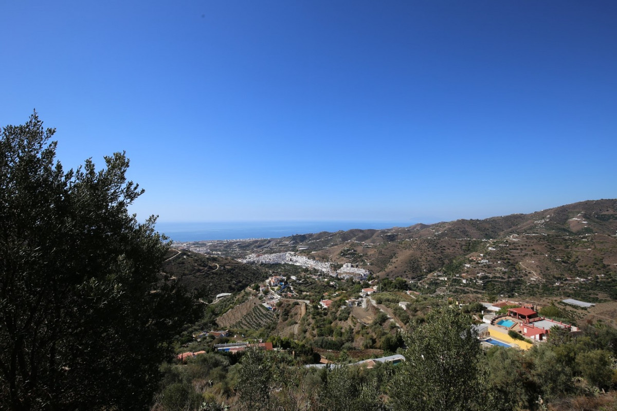 3 Bed Townhouse for sale in Torrox Costa Del Sol East, Málaga, Spain